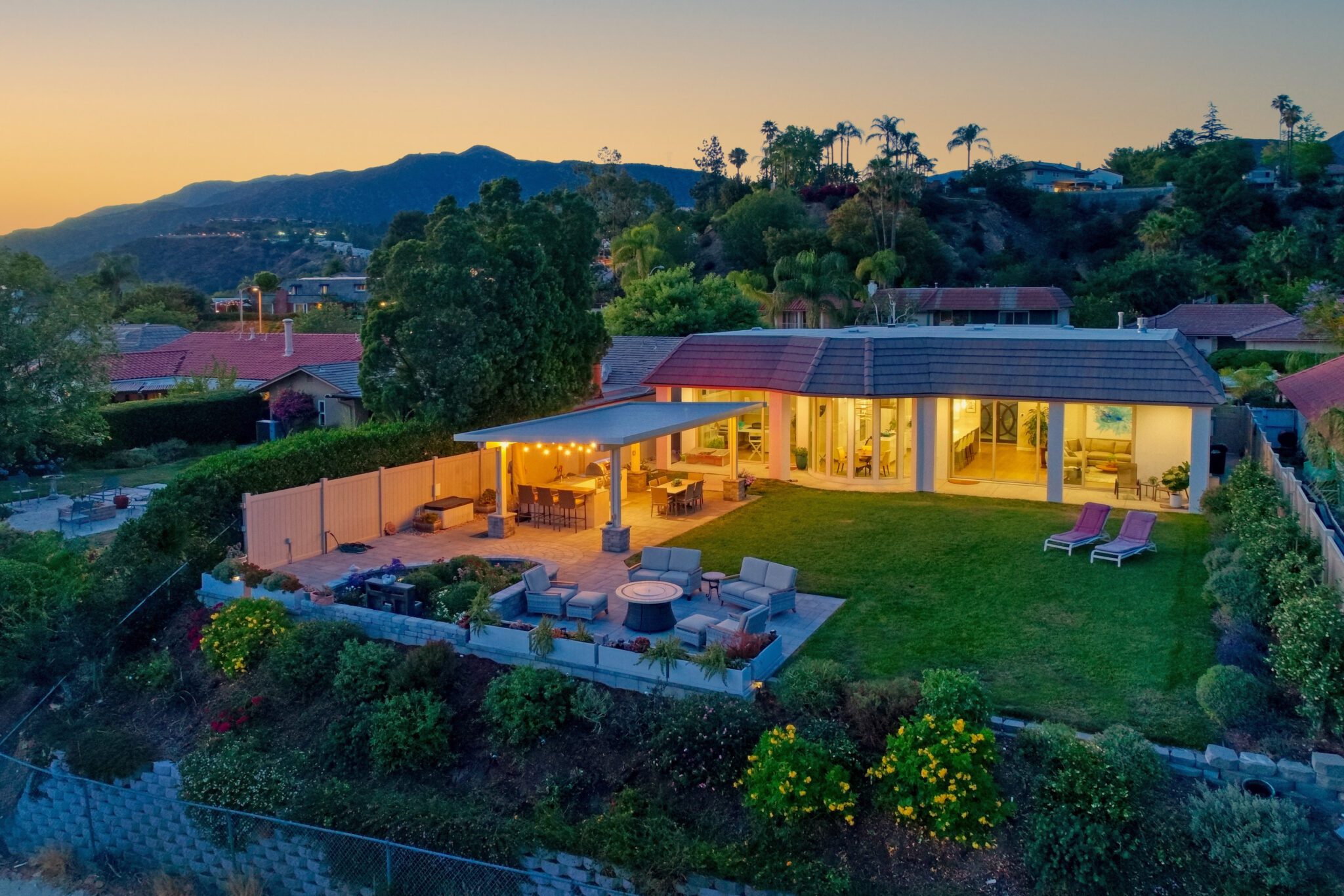 Discover La Cañada Flintridge's natural beauty, with stunning mountain views and tree-lined streets, perfect for homebuyers seeking a peaceful lifestyle.