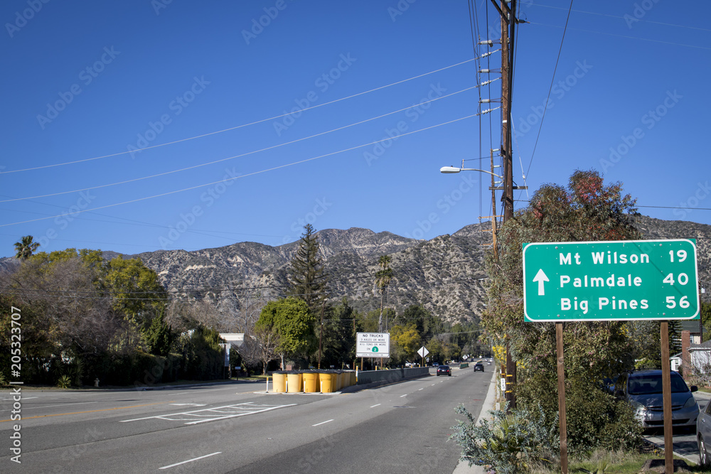 quiet La Canada Flintridge residential area with well-maintained roads, perfect for a relaxing commute