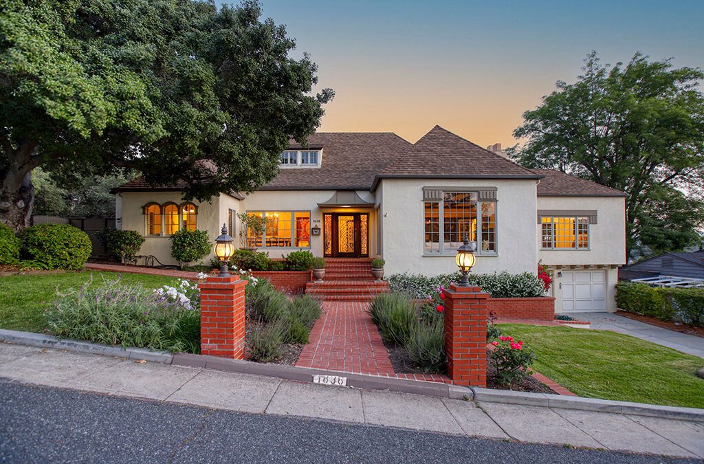 1836 Crestmont Court